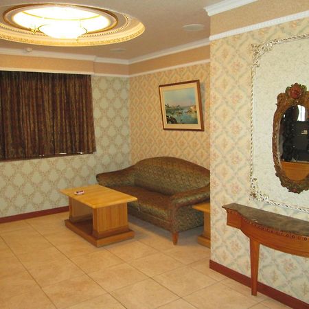 Huangjia Motel Tainan Bagian luar foto