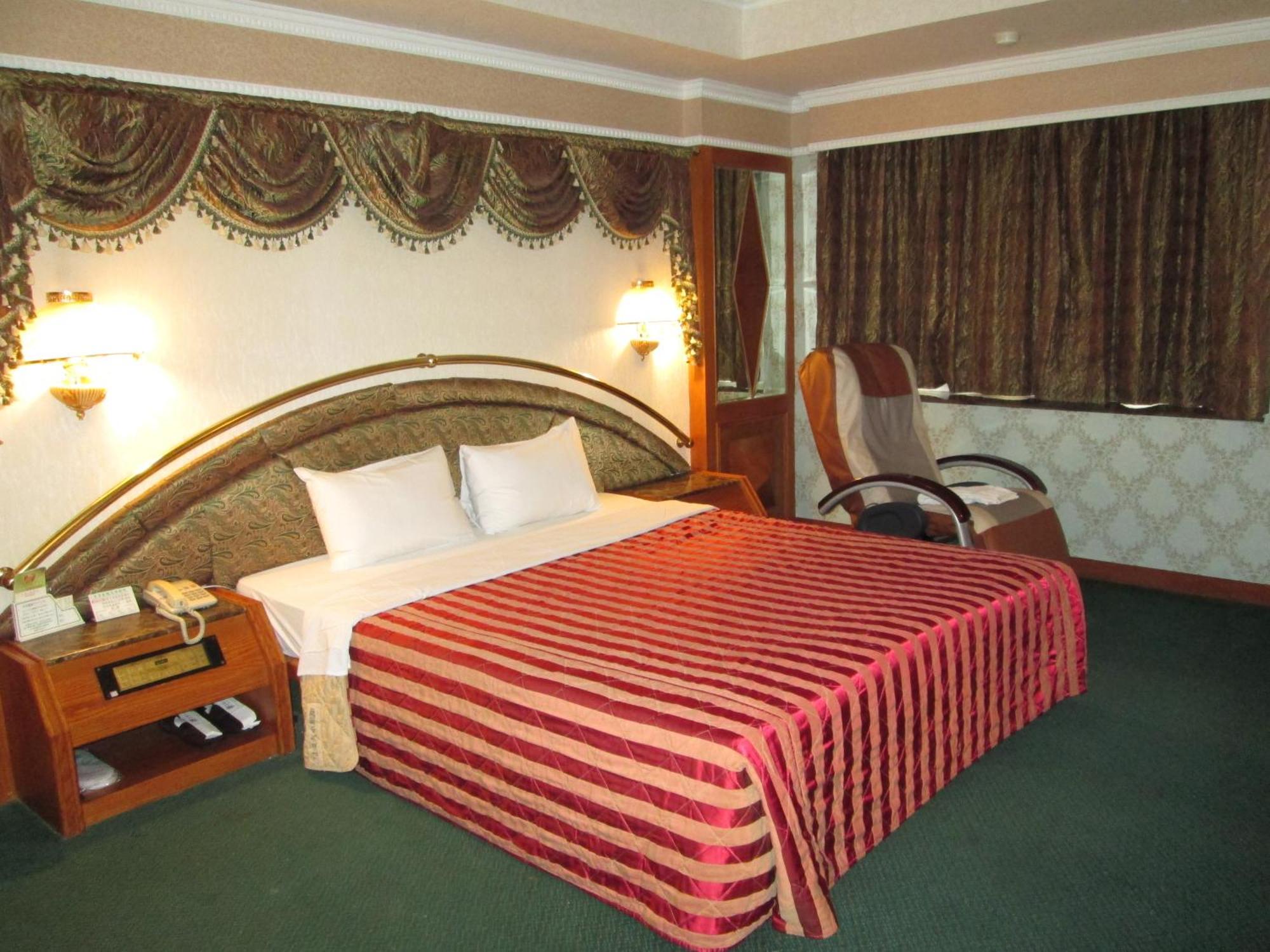 Huangjia Motel Tainan Bagian luar foto