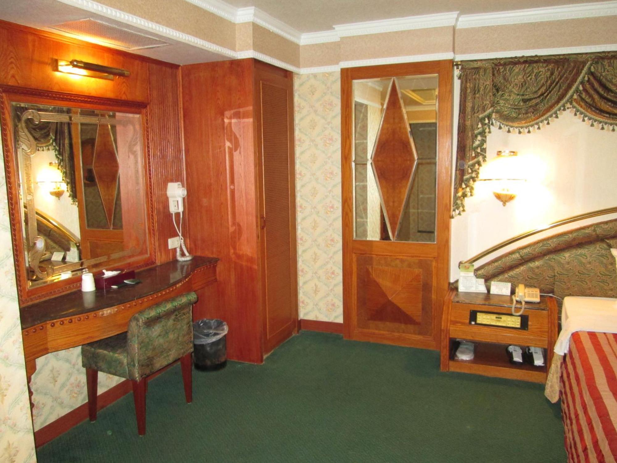 Huangjia Motel Tainan Bagian luar foto