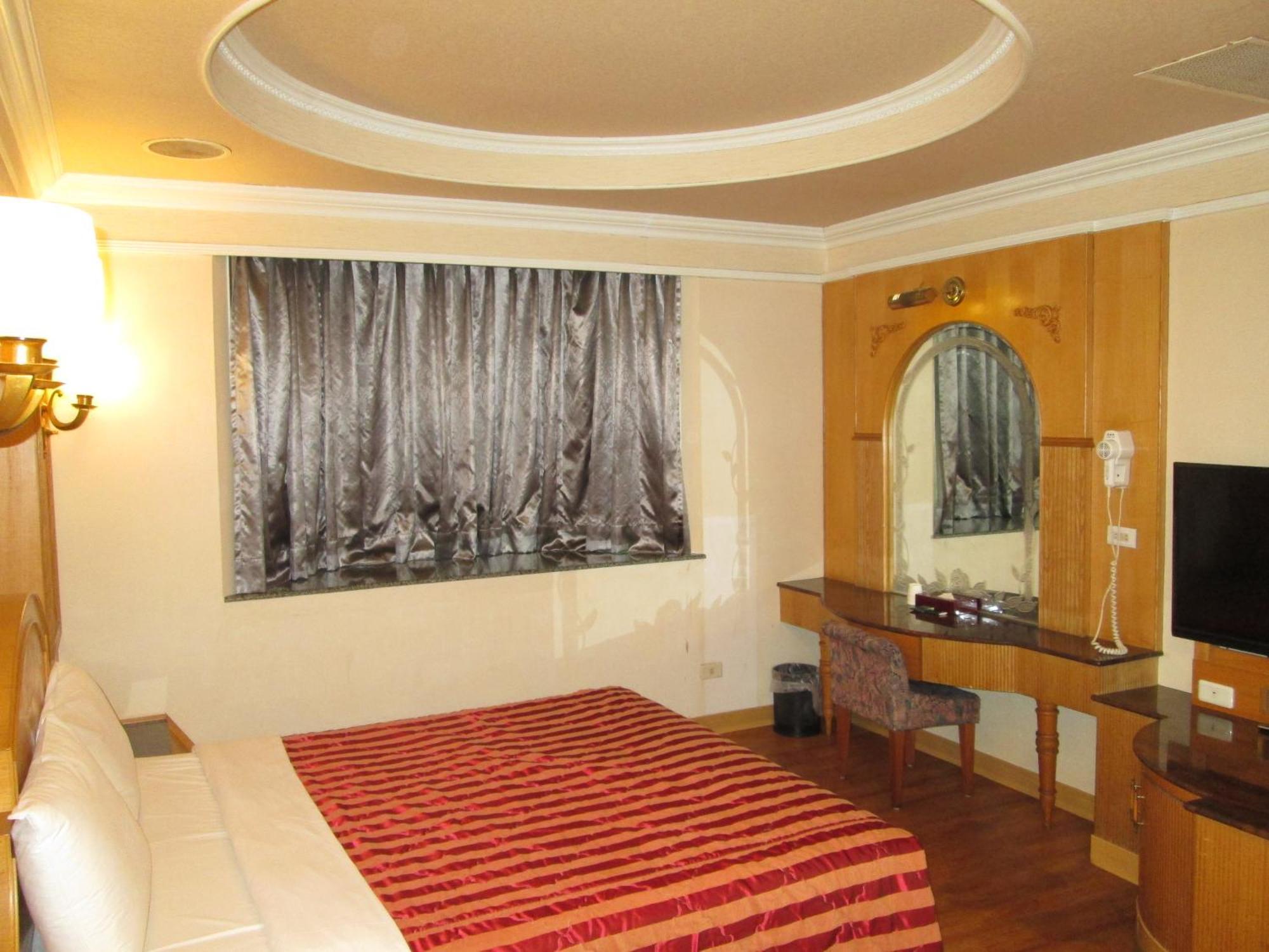 Huangjia Motel Tainan Bagian luar foto