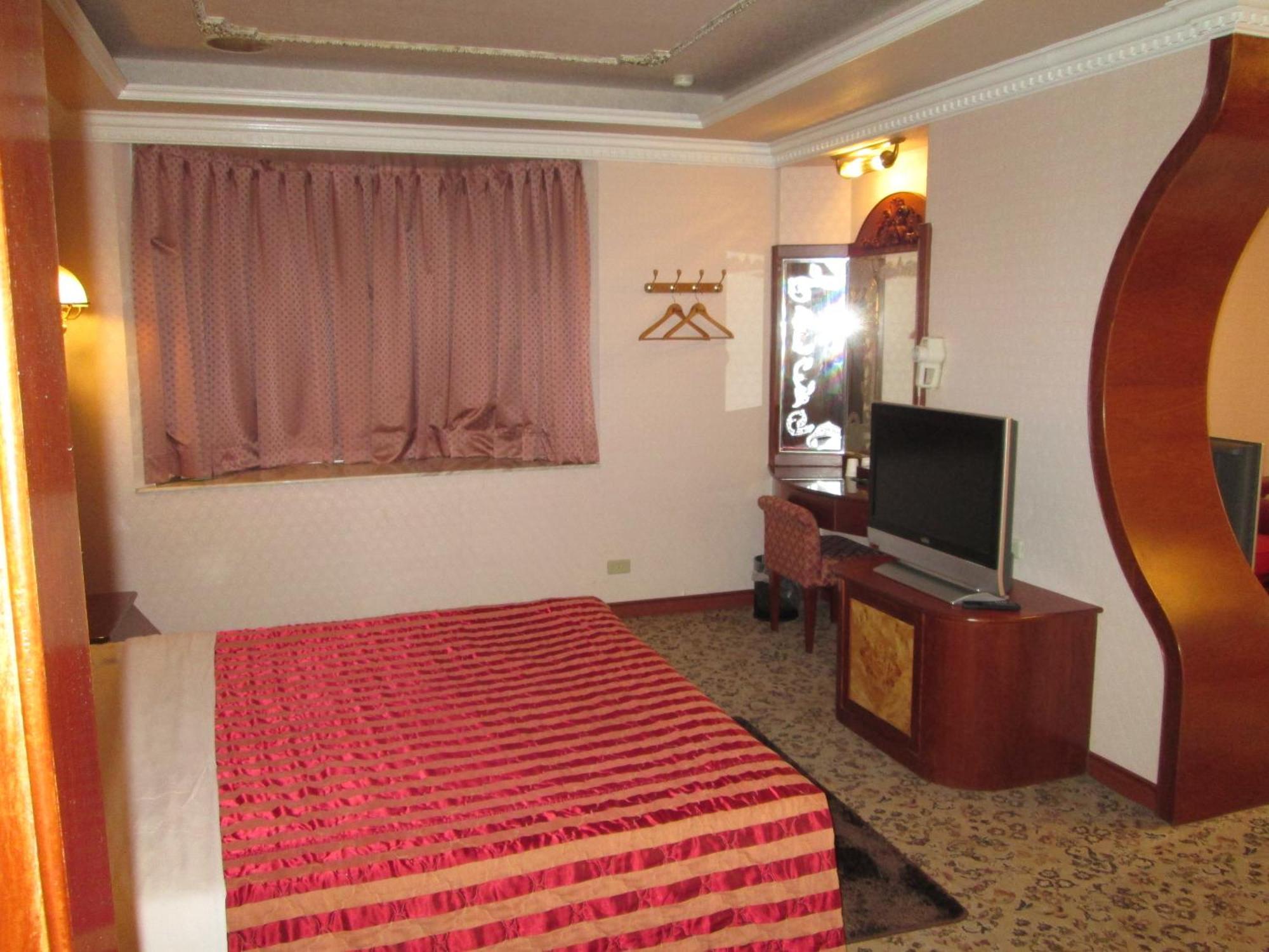 Huangjia Motel Tainan Bagian luar foto