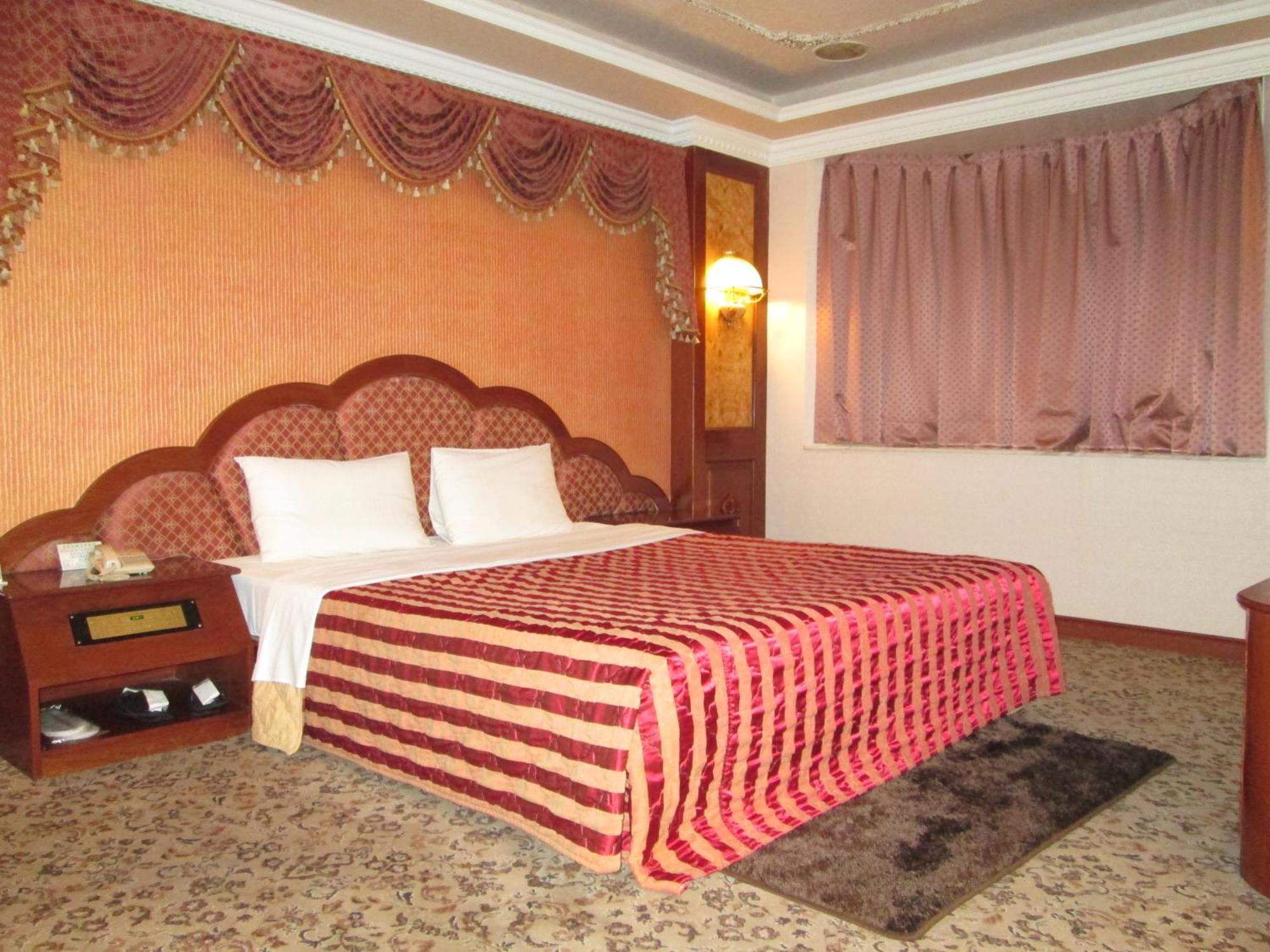 Huangjia Motel Tainan Bagian luar foto