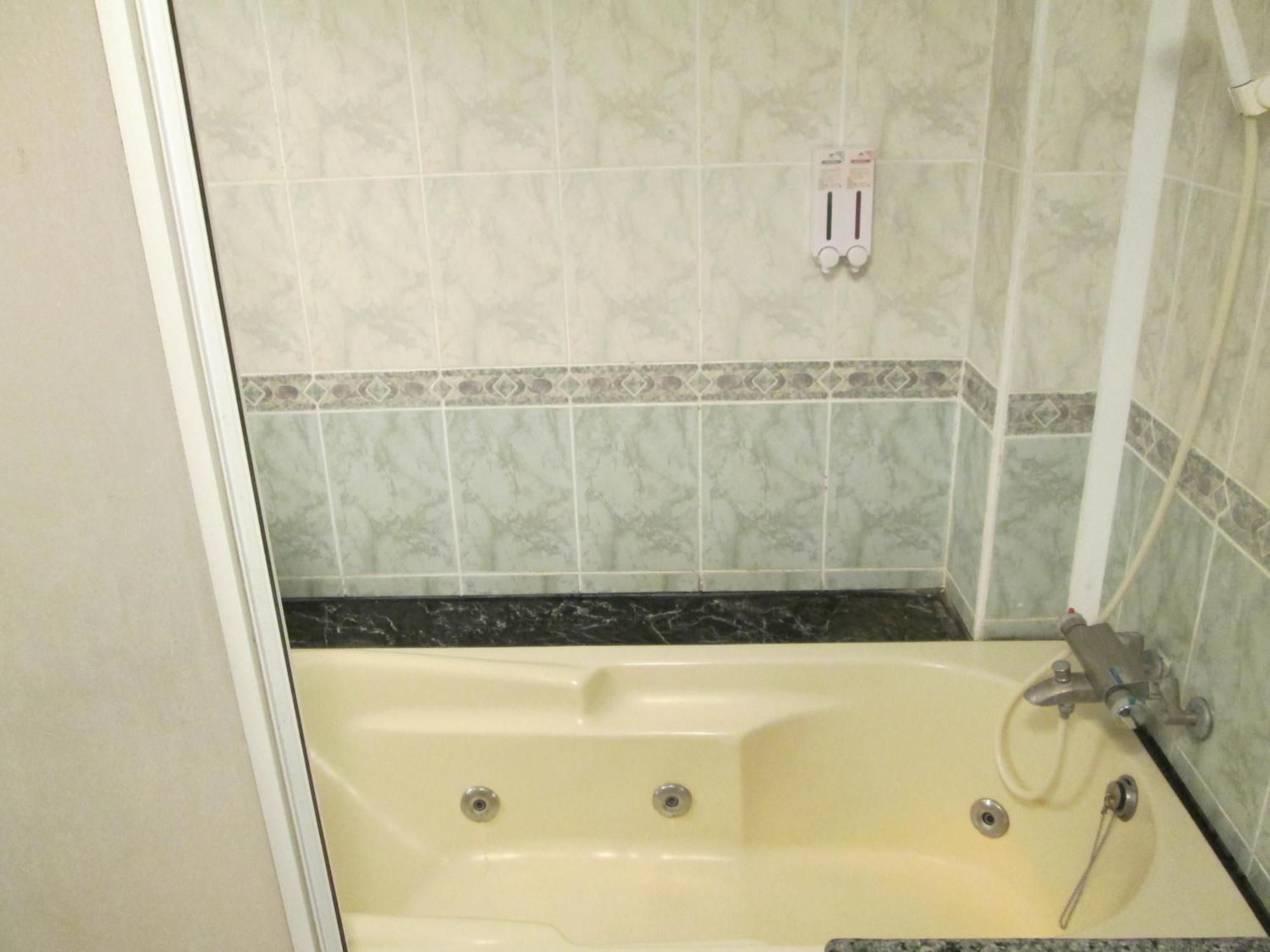 Huangjia Motel Tainan Bagian luar foto