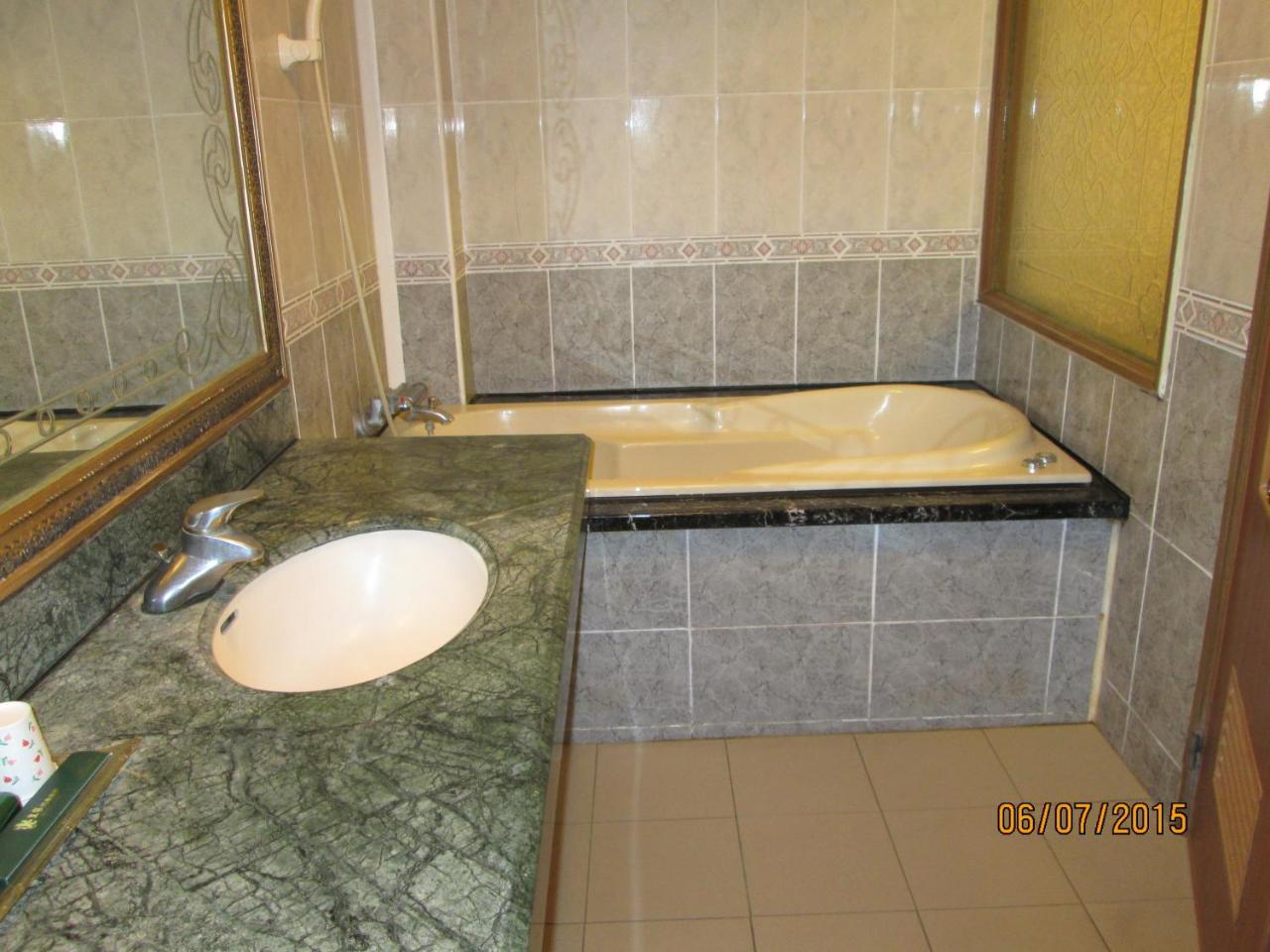 Huangjia Motel Tainan Bagian luar foto