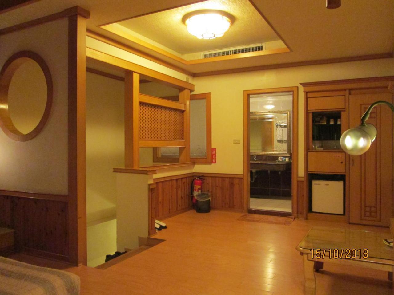 Huangjia Motel Tainan Bagian luar foto