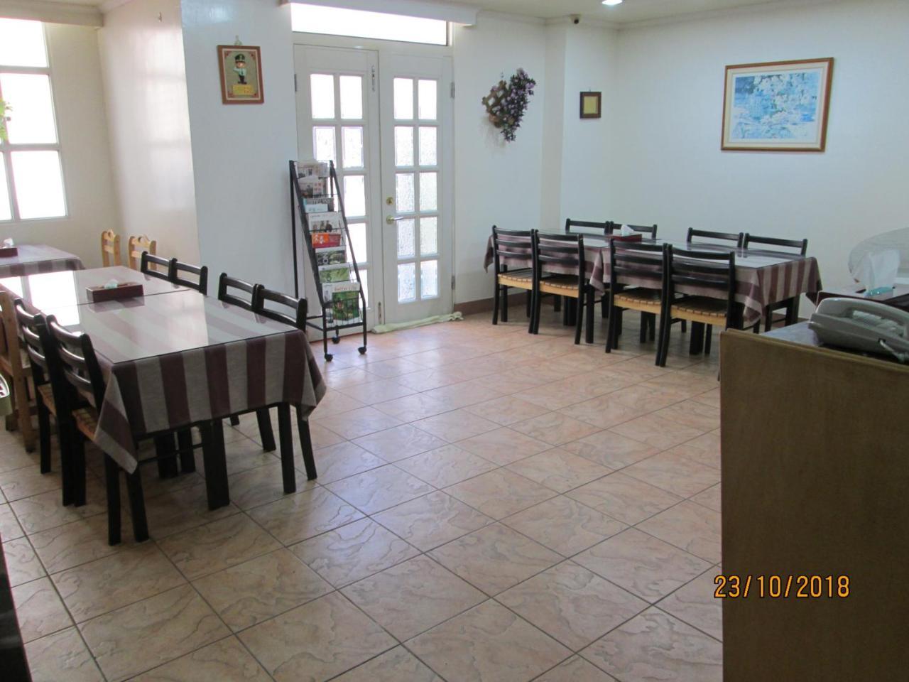 Huangjia Motel Tainan Bagian luar foto